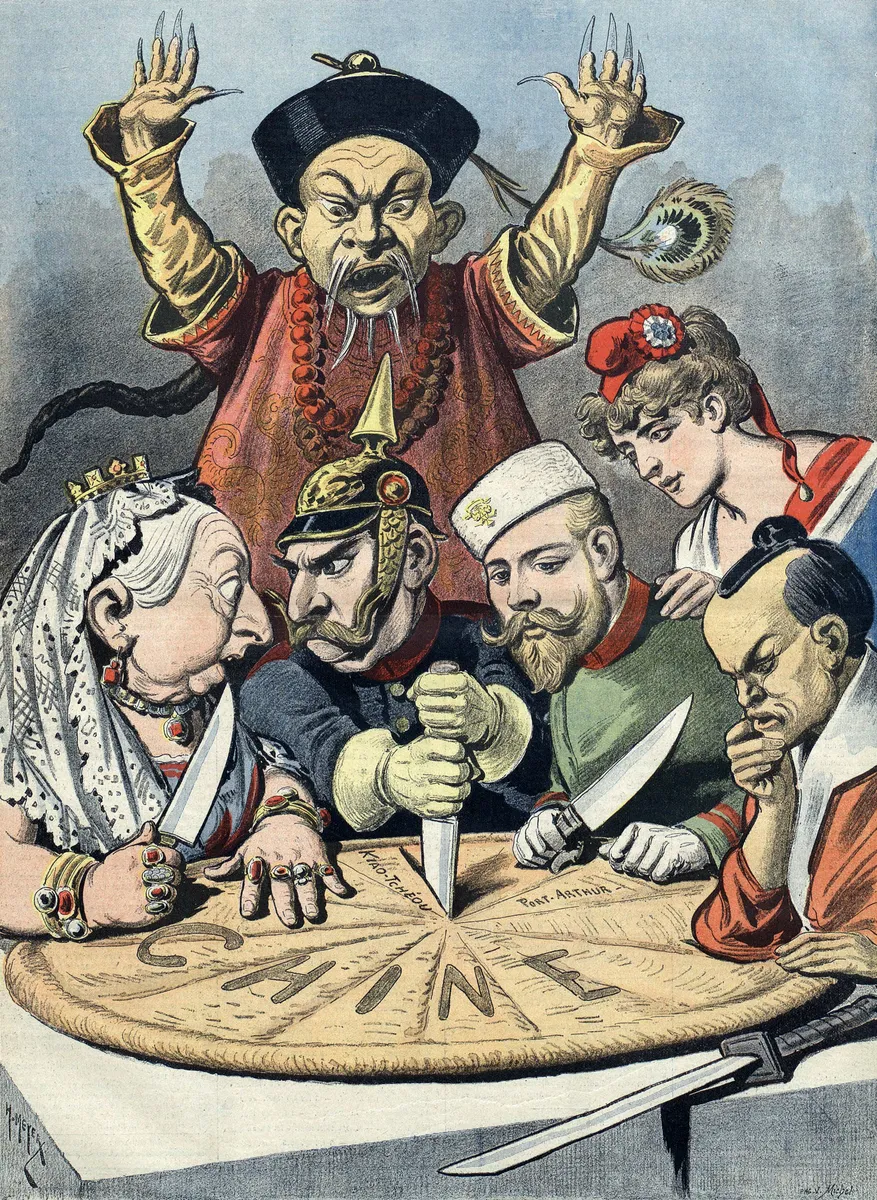 **Zusammenfassung:**
1. Das Hauptthema der Karikatur ist die Aufteilung Chinas durch westliche Mächte.
2. Veröffentlichungsdatum: 16. Januar 1898, Ort der Veröffentlichung: Paris, Titel der Karikatur: "Chine - Le gâteau des Rois et... des Empereurs."
3. Der Karikaturist ist meist unvermerkt; die Veröffentlichung erfolgt in "Le Petit Journal", einer weit verbreiteten, populären Zeitung.
4. Das Magazin hat keinen spezifischen Platz im politischen Spektrum, da es sich um eine populäre Presse mit allgemeinem Publikum handelt.
**Detaillierte Analyse:**
**Visuelle Elemente:**
- **Charaktere/Objekte:** Die Karikatur zeigt mehrere europäische Anführer, die dabei sind, China unter sich aufzuteilen. Sie sind in historischer Kleidung ihrer Nationen gekleidet: Eine Frau in viktorianischem Stil (vermutlich Großbritannien), ein Mann in preußischer Uniform (vermutlich Deutschland), eine Person in russischem Stil sowie Charaktere, die Frankreich und Japan darstellen könnten. Der chinesische Anführer im Hintergrund schaut beunruhigt zu.
- **Übertreibungen/Verzerrungen:** Die Gesichtsausdrücke und Merkmale der Figuren sind übertrieben, um gierige oder aggressive Emotionen darzustellen. Diese Übertreibungen verstärken die Wahrnehmung westlicher Mächte als skrupellose Eroberer.
- **Symbole/Metaphern:** Der Kuchen repräsentiert China, das unter den imperialistischen Mächten aufgeteilt wird. Dies verdeutlicht die Ausbeutung und Aufteilung Chinas durch ausländische Machthaber.
- **Text/Bildunterschriften:** Die Schrift auf dem Kuchen ("Chine") und die geografischen Bezeichnungen auf den 'Stücken' verdeutlichen das Thema der territorialen Aufteilung. Dies trägt dazu bei, die visuelle Botschaft zu präzisieren.
- **Komposition/Anordnung:** Die Figuren sind um den "Kuchen" herum gruppiert, was die gemeinsame, wenn auch rivalisierende, Bestrafung Chinas verdeutlicht. Die Drohgebärde des chinesischen Anführers steht im Kontrast zu dieser Handlung, was seinen Machtverlust darstellt.
- **Stil/Technik:** Der Stil ist detailliert und illustriert, typisch für politische Karikaturen jener Zeit. Die Technik unterstreicht die politische Aussagekraft durch klare, definierte Linien und lebendige Farben.
**Interpretation:**
- **Thema/Punkt der Kritik:** Die Karikatur kritisiert den Imperialismus und die kolonialistischen Bestrebungen des späten 19. Jahrhunderts, insbesondere die Aufteilung Chinas zwischen den Großmächten.
- **Zielgruppe:** Das allgemeine Publikum in Europa, insbesondere in Frankreich, das über internationale Politik informiert oder amüsiert werden soll.
- **Humor/Ironie:** Der ironische Humor entsteht durch die Darstellung der Großmächte als gierige Menschen, die sich wie Kinder über einen Kuchen streiten, während das ernsthafte Thema der imperialistischen Ausbeutung im Hintergrund steht.
- **Effekt/Wirkung:** Die Karikatur soll die Betrachter dazu bringen, den Imperialismus zu hinterfragen und die aggressive internationale Politik jener Zeit zu kritisieren.
- **Kontext:** Die Karikatur reflektiert die politische Situation Ende des 19. Jahrhunderts, als westliche Mächte in China Einflusssphären in Anspruch nahmen. Dies geschah im Zuge des sogenannten "Scramble for China" während der Kolonialzeit.
Die Karikatur entlarvt die Heuchelei und Gier hinter der imperialistischen Politik und regt den Betrachter zur Reflektion über die moralischen Implikationen dieser Politik an.