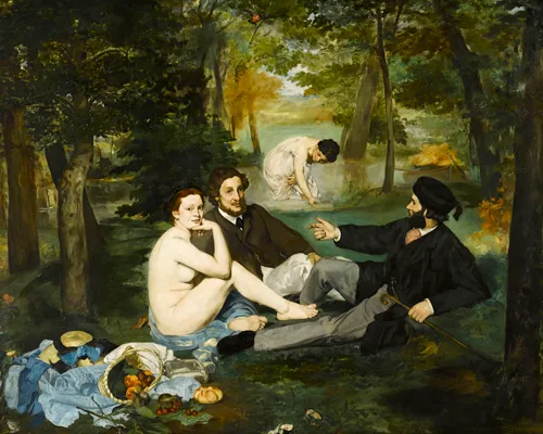 1. Hauptthema benennen
Das Hauptthema der Malerei "Frühstück im Grünen" ist die Darstellung eines modernen Picknicks in einem Wald mit einer provokanten Mischung von angezogenen und nackten Figuren.
2. Allgemeine Angaben zur Malerei
Erscheinungsjahr: 1863
Künstler: Édouard Manet
Titel: Le Déjeuner sur l’herbe (Frühstück im Grünen)
Aufbewahrungsort: Musée d'Orsay, Paris
3. Informationen zum Künstler/zur Künstlerin und Kontext
Édouard Manet war ein bedeutender französischer Maler und einer der Vorreiter der modernen Kunstbewegung. Er spielte eine Schlüsselrolle in der Entwicklung vom Realismus zum Impressionismus.
"Frühstück im Grünen" entstand in einer Zeit, als die traditionelle akademische Kunst hinterfragt wurde. Das Werk sorgte aufgrund seiner innovativen Darstellung und der Provokation, die mit der Nacktheit in einem zeitgenössischen Kontext verbunden war, für Aufsehen. Manet war bekannt für seine Darstellungen des modernen Lebens und stellte häufig gesellschaftliche Konventionen infrage.
4. Detaillierte Bildbeschreibung
Kategorie 1: Klar und deutlich erkennbare Elemente und Symbolik
- **Hauptmotive**: Im Vordergrund sitzen zwei bekleidete Männer mit einer nackten Frau auf der Wiese. Eine weitere Frau, die ein weißes Kleid trägt, ist weiter hinten im Wasser.
- **Bildaufbau**: Die Szene spielt sich in einem Wald ab, mit Bäumen im Hintergrund, die die Komposition einrahmen.
- **Farbgebung und Lichtverhältnisse**: Die Farben sind natürlich und erdig, mit einem Kontrast zwischen der Helligkeit der nackten Haut und der dunkleren Kleidung der Männer. Das Licht fällt gleichmäßig über die gesamte Szene.
- **Perspektive und Raumdarstellung**: Die Darstellung ist in einer Zentralperspektive gehalten, wobei die Figuren im Vordergrund ausdrucksstark hervortreten.
- **Gesichtsausdruck und Körperhaltung**: Der Mann rechts gestikuliert lebhaft, während der andere Mann ruhig zusieht. Die nackte Frau schaut direkt den Betrachter an, wodurch sie in den Mittelpunkt rückt.
Kategorie 2: Unklare, interpretative Symbolik und schwer erkennbare Bildelemente
- *Die Bedeutung der Nacktheit im Kontext eines modernen Picknicks könnte ein Kommentar zu den gesellschaftlichen Normen der Zeit sein.*
- *Die locker verstreuten Kleidungsstücke und das Picknick wirken zufällig und könnten symbolisch für unkonventionelle Einstellungen stehen.*
5. Interpretation und Deutung
Inhaltliche Aussage: Das Bild könnte eine Kritik an der bürgerlichen Moral und den gesellschaftlichen Konventionen des 19. Jahrhunderts darstellen. Es zeigt den Kontrast zwischen natürlicher und sozialer Ordnung.
Symbolik und Allegorien: Die Nacktheit könnte für Natürlichkeit und Freiheit stehen, während die Männer Kleidung und gesellschaftliche Zwänge symbolisieren.
Stimmung und Atmosphäre: Die Atmosphäre ist zugleich ruhig und angespannt, durch die Kontraste zwischen Entspanntheit und Provokation.
Persönliche Wertung und Reflexion:
Subjektive Wahrnehmung und Emotionen: Das Bild wirkt durch die direkte Blickbeziehung der Frau zum Betrachter herausfordernd und zugleich faszinierend.
Kritische Beurteilung: Aus heutiger Sicht bleibt das Werk relevant, da es die Herausforderungen und Veränderungen der gesellschaftlichen Konventionen widerspiegelt.
Bedeutung und Einfluss: "Frühstück im Grünen" ist ein Schlüsselwerk, das den Übergang zur modernen Malerei einläutete und Diskussionen um die Rolle der Kunst in der Gesellschaft anregte.