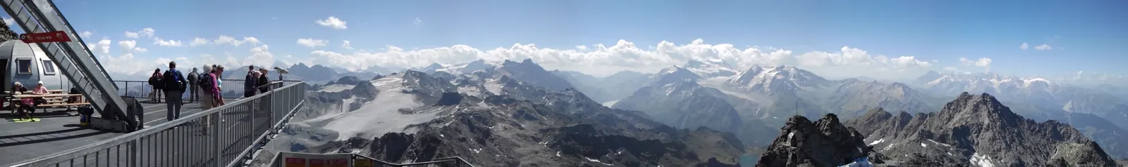 Das 180° Panorama in 3323 Meter Höhe auf dem Mont Fort in Verbier