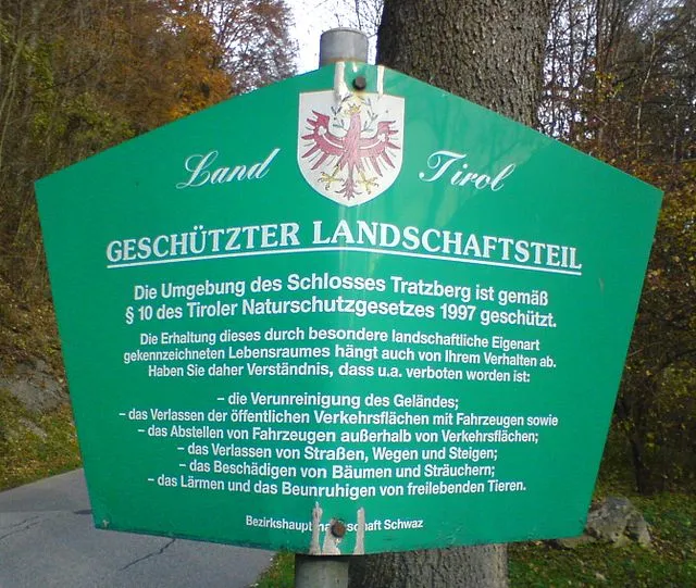 Naturschutzgebiet-Schild in Tirol