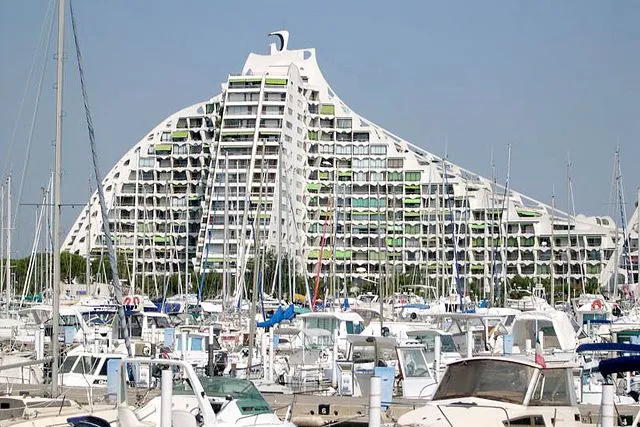 La Grande-Motte (Frankreich): archetypische Anlage des frühen Massentourismus