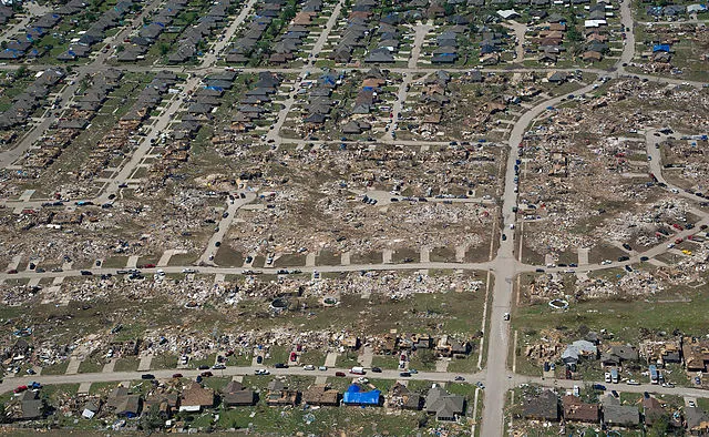 Von einem Tornado in Oklahoma hinterlassene Zerstörungsschneise, 2013