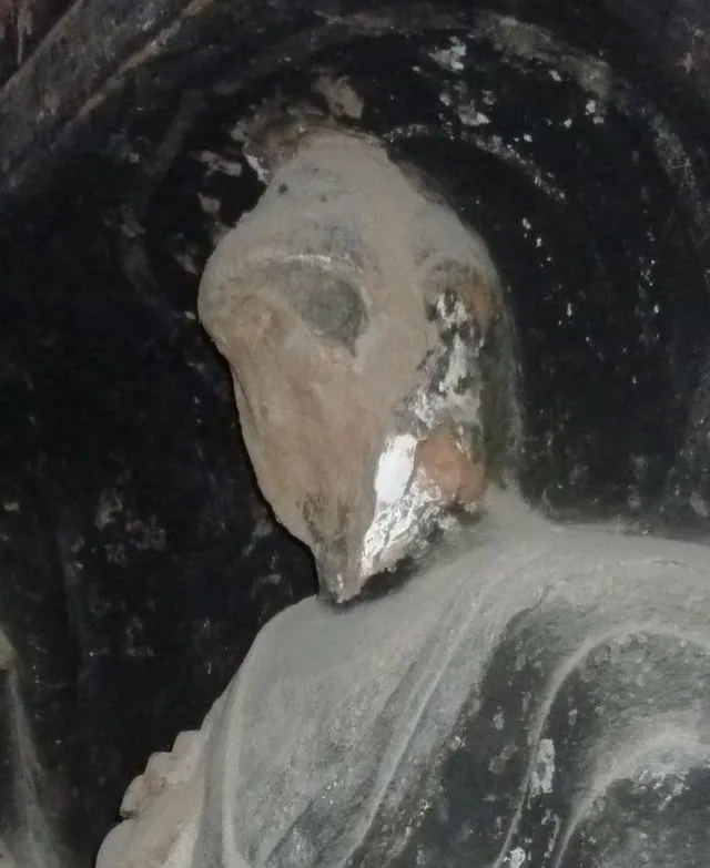 Eine Buddha-Statue, die während der Kulturrevolution zerstört wurde (Zerstörung der „Vier Alten“)