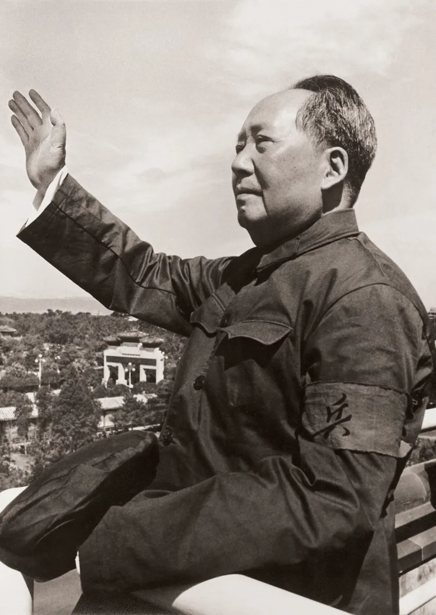 Am 18. August 1966 traf sich Mao Zedong zum ersten Mal mit Roten Garden auf dem Platz des Himmlischen Friedens.