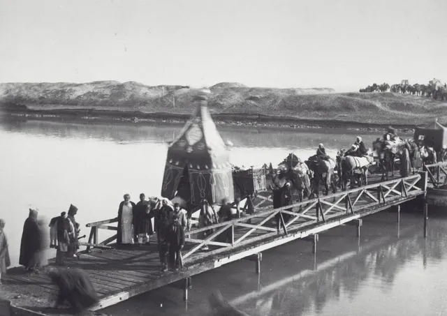 Pilgerkarawane nach Mekka überquert den Suezkanal, ca. 1885