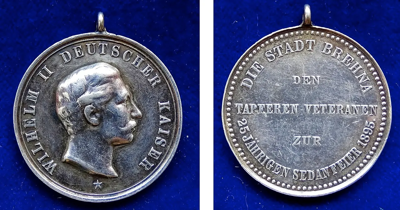 Zur 25-jährigen Sedanfeier 1895 von der Stadt Brehna in der Provinz Sachsen für Kriegsveteranen gestiftete silberne Medaille