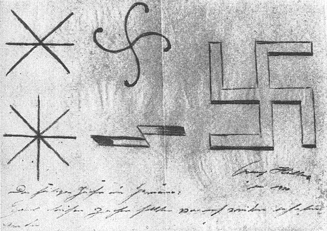 Hakenkreuz-Skizze Hitlers von 1920 mit dem Vermerk: „Die heiligen Zeichen der Germanen. Eines dieser Zeichen sollte von uns wieder erhoben werden.“