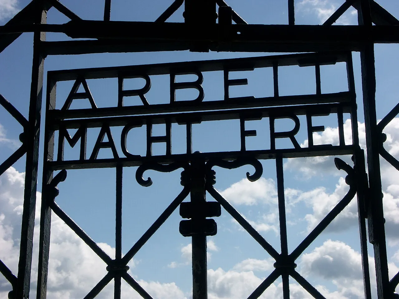 „Arbeit macht frei“, KZ Dachau