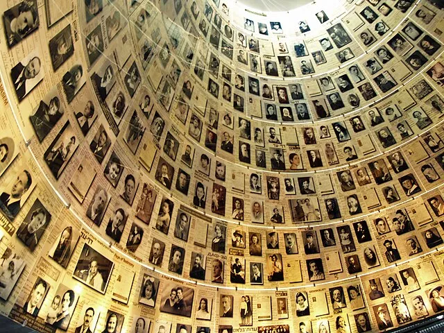  Halle der Namen in der Holocaust-Gedenkstätte Yad Vashem in Israel