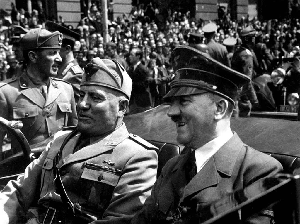 Adolf Hitler und Benito Mussolini in München ca. Juni 1940 - fotografiert von Eva Braun - Teil von Eva Brauns Fotoalben