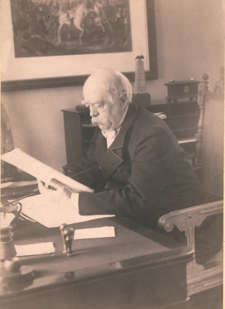 Bismarck am Schreibtisch in Friedrichsruh