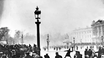 Vor 80 Jahren protestierten in Paris Anhänger rechtsextremer Gruppen gegen die Regierung Edouard Daladier. 19 Tote und Hunderte Verletzte - das war die Bilanz der Demonstrationen vom 6. Februar 1934. Wie im Jahr zuvor in Deutschland schien nun auch in Frankreich die Demokratie durch totalitäre Kräfte bedroht.