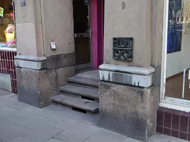 Flutmarke für die Flut von 1962 am Haus Rödingsmarkt 27 in Hamburg-Altstadt