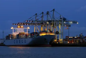 Containerhafen Tollerort bei Nacht