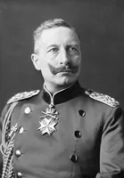 Kopf- und Schulterportrait von Kaiser Wilhelm II fotigrafiert vom  Hoffotografen T. H. Voigt 1902