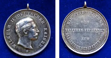 Zur 25-jährigen Sedanfeier 1895 von der Stadt Brehna in der Provinz Sachsen für Kriegsveteranen gestiftete silberne Medaille