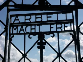 „Arbeit macht frei“, KZ Dachau