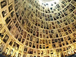  Halle der Namen in der Holocaust-Gedenkstätte Yad Vashem in Israel