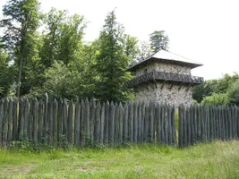 Limes in Germanien: Palisade und Wachturm beim Kastell Zugmantel