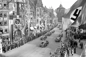 Die Weimarer Republik war der erste praktische Versuch in der deutschen Geschichte, eine demokratische Staatsform zu installieren. Ihre Geschichte ist gekennzeichnet vom Wechsel zwischen Konsolidierung und Krisen – bis hin zur Auflösung.