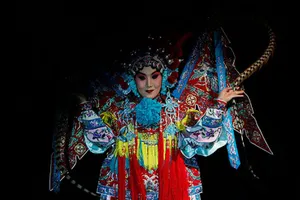 Angesichts von Lernstress, ungleichen Chancen und Streben nach Exzellenz - welche Möglichkeiten bietet das chinesische Bildungssystem? Und was bedeutet die erneute Ideologisierung für Bildung...