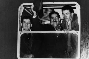 1961 schloss die Bundesrepublik mit der Türkei ein Abkommen über die Anwerbung von Gastarbeitern. Deutschland brauchte Arbeitskräfte, die Türkische Republik litt unter hoher Arbeitslosigkeit und profitierte von den Devisen, die türkische Arbeiter nac