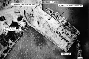 Die Kuba-Krise 1962 schärfte das Bewusstsein für die Notwenigkeit einer umfassenden Entspannungspolitik zwischen Ost und West. Eine neue Ära in den internationalen Beziehungen wurde eingeleitet.